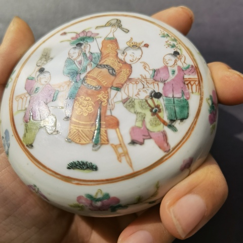 古玩陶瓷清：粉彩人物粉盒拍賣，當前價格3680元