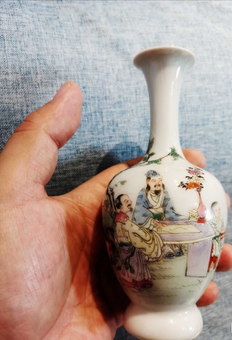 古玩陶瓷粉彩人物故事長頸撇口瓶拍賣,當前價格5800元