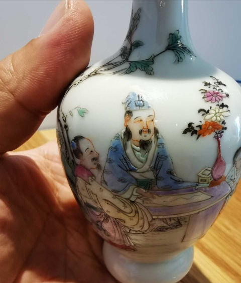 古玩陶瓷粉彩人物故事長頸撇口瓶拍賣,當前價格5800元