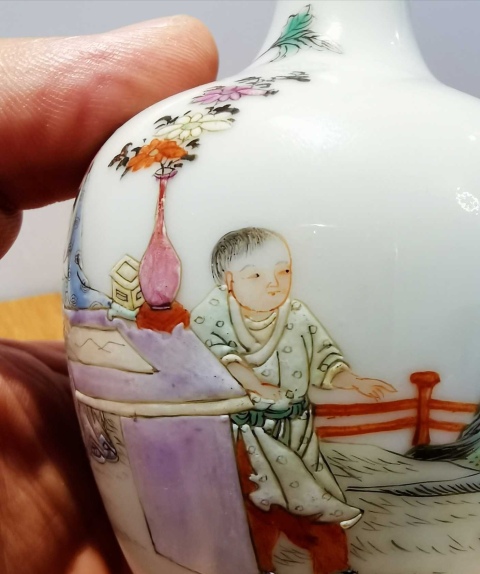 古玩陶瓷粉彩人物故事長頸撇口瓶拍賣,當前價格5800元
