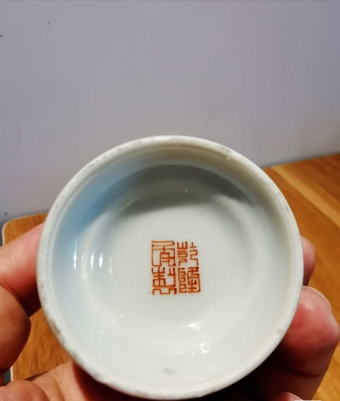 古玩陶瓷粉彩人物故事長頸撇口瓶拍賣,當前價格5800元