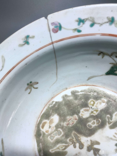 古玩陶瓷同治時期人物花蝶紋粉彩凈手盆拍賣,當前價格858元