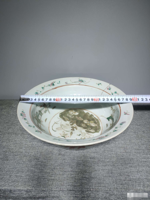 古玩陶瓷同治時期人物花蝶紋粉彩凈手盆拍賣,當前價格858元