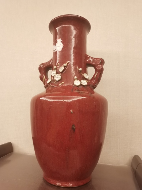 古玩陶瓷紅地貼塑瓶拍賣,當(dāng)前價格5000元