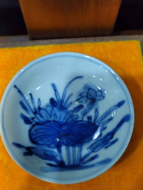 古玩陶瓷外醬釉內青花杯盤拍賣，當前價格3200元