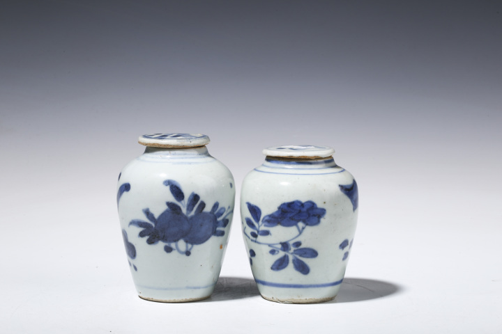古玩陶瓷明末清初·青花折枝花卉紋蓋罐拍賣，當前價格1999元