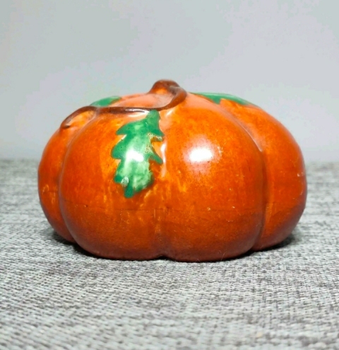 古玩陶瓷紅地綠彩像生瓷南瓜擺件拍賣,當前價格1398元