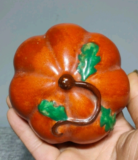 古玩陶瓷紅地綠彩像生瓷南瓜擺件拍賣,當前價格1398元
