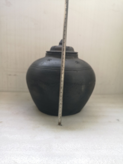 古玩陶瓷黑陶印花蓋罐拍賣,當前價格680元
