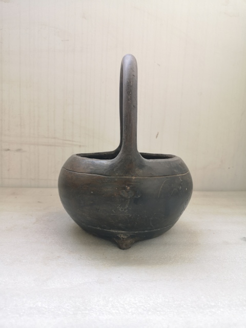 古玩陶瓷黑陶刻花提籃拍賣，當前價格350元