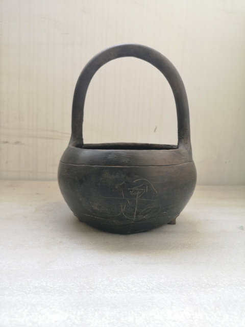 古玩陶瓷黑陶刻花提籃拍賣，當前價格350元