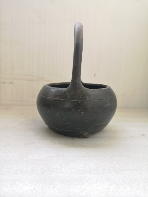 古玩陶瓷黑陶刻花提籃拍賣，當前價格350元