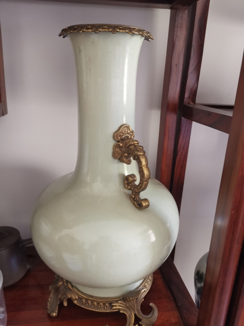古玩陶瓷創匯期白釉鑲銅雙耳瓶拍賣,當前價格4800元