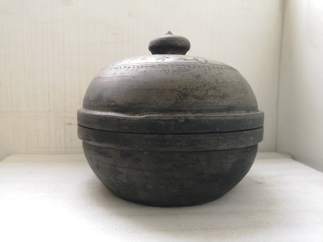 古玩陶瓷灰陶印花蓋盆拍賣，當前價格1100元