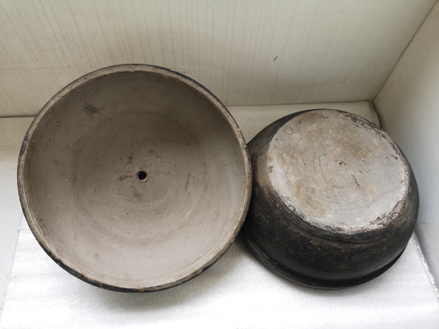 古玩陶瓷灰陶印花蓋盆拍賣，當前價格1100元