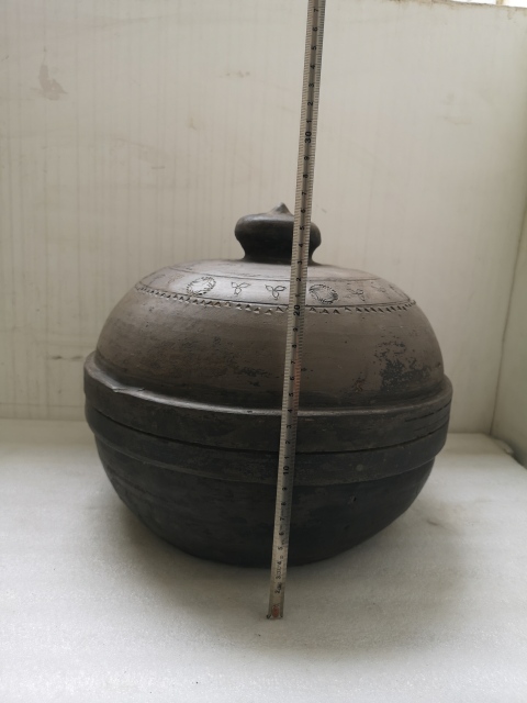 古玩陶瓷灰陶印花蓋盆拍賣，當前價格1100元