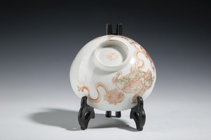 古玩陶瓷清晚·礬紅描金獅子繡球紋花口碗拍賣,當前價格3600元