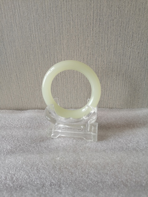 古玩玉器和田玉圓條鐲子拍賣,當前價格980元