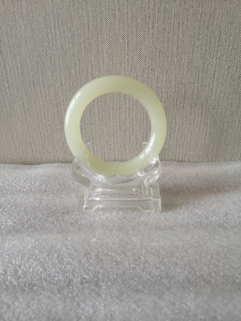 古玩玉器和田玉圓條鐲子拍賣,當前價格980元