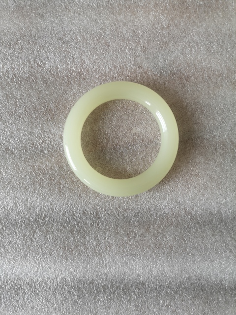 古玩玉器和田玉圓條鐲子拍賣,當前價格980元