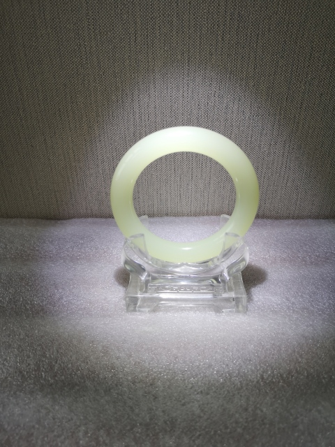 古玩玉器和田玉圓條鐲子拍賣,當前價格980元