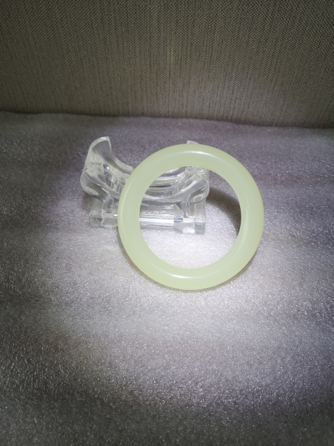 古玩玉器和田玉圓條鐲子拍賣,當前價格980元