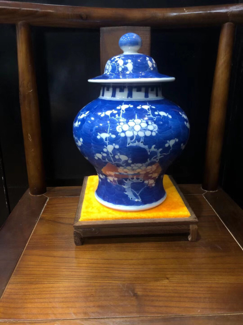 古玩陶瓷(新年放漏中)晚清-光緒-冰梅留白-青花將軍罐拍賣,當(dāng)前價(jià)格2934元