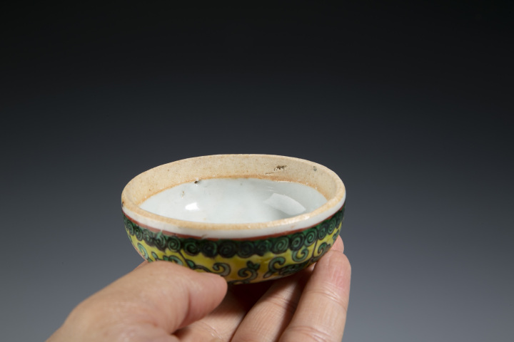 古玩陶瓷晚清·黃地五彩開光花鳥紋蓋罐拍賣,當(dāng)前價(jià)格4500元