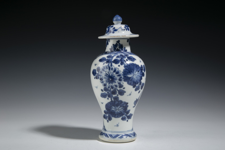 花卉　瓶　中国 域鉴古玩】清康熙·青花花卉纹盖瓶拍卖价格/图片/值多少钱