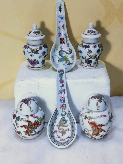 古玩陶瓷粉彩蝶戀花紋蓋罐拍賣,當(dāng)前價(jià)格386元