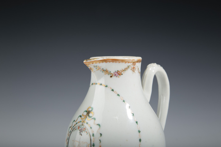 古玩陶瓷清乾隆·精品廣彩描金徽章紋奶壺拍賣，當前價格1700元