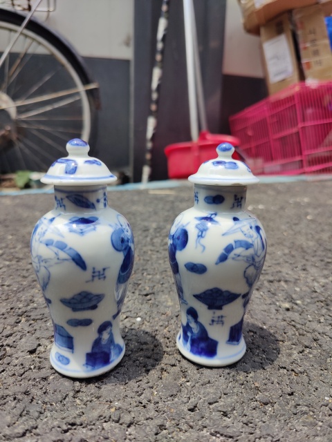 古玩陶瓷晚清人物市井之徒一對青花瓶拍賣，當前價格4680元