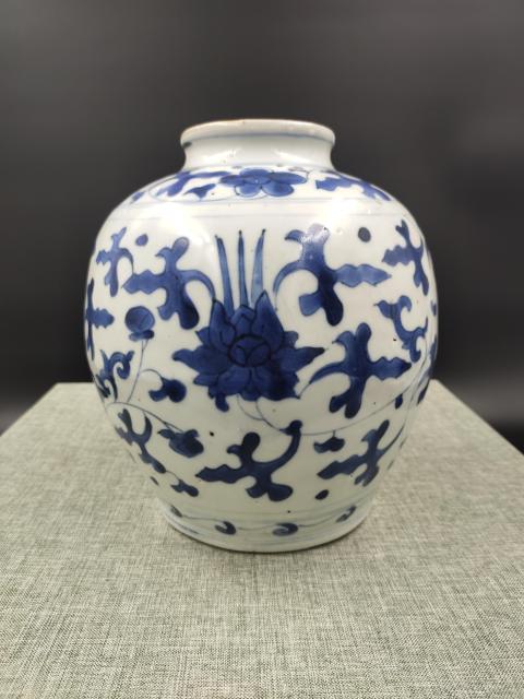 古玩陶瓷明代青花罐，全品拍賣，當前價格7600元