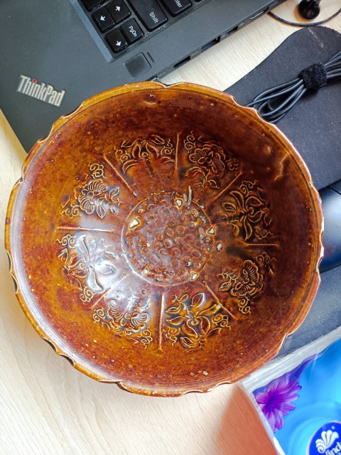 古玩陶瓷宋代?吉州窯醬釉印花碗拍賣，當前價格5500元