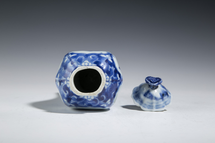 域鉴古玩】清康熙·青花山水人物纹盖瓶鉴定结果_清康熙·青花山水