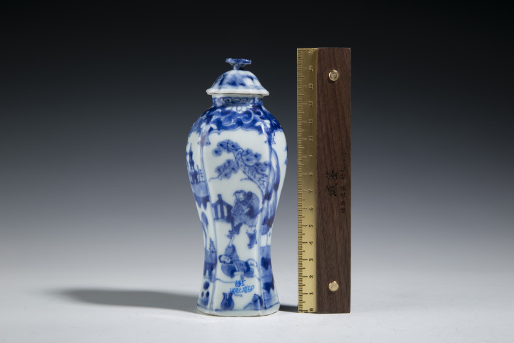 域鉴古玩】清康熙·青花山水人物纹盖瓶鉴定结果_清康熙·青花山水