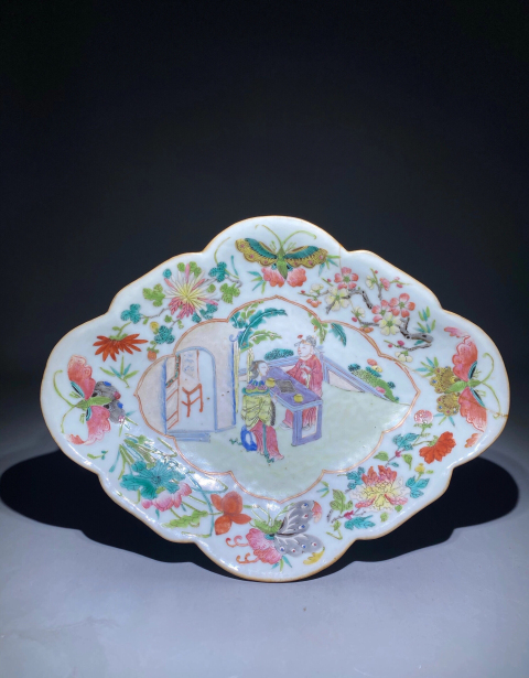 古玩陶瓷（清代精美）粉彩人物故事紋貢盤拍賣，當前價格6888元