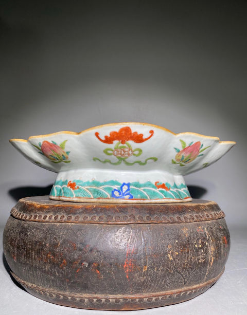 古玩陶瓷（清代精美）粉彩人物故事紋貢盤拍賣，當前價格6888元