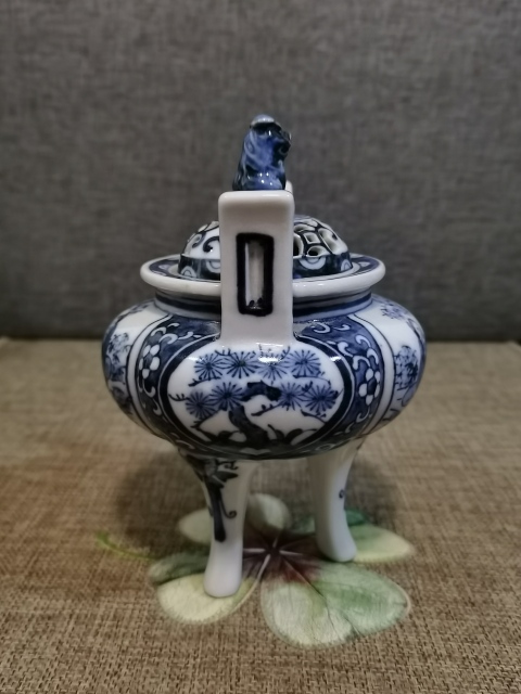 古玩陶瓷【精致朝天耳爐】民國(guó)創(chuàng)匯青花狻猊鏤空朝天耳爐拍賣,當(dāng)前價(jià)格990元
