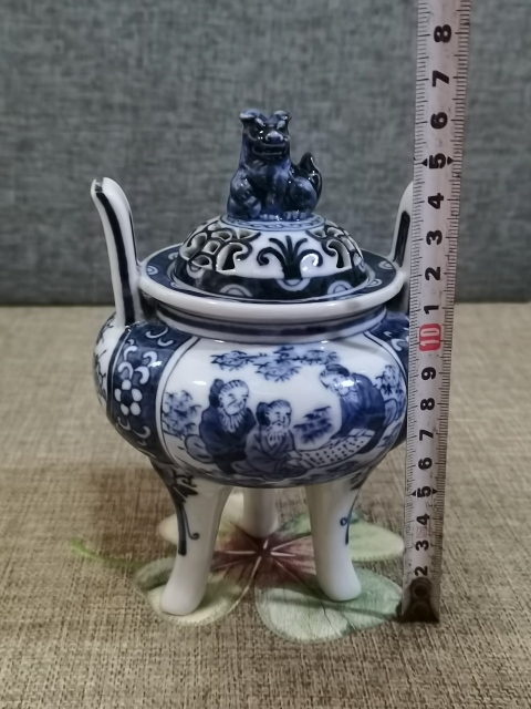 古玩陶瓷【精致朝天耳爐】民國(guó)創(chuàng)匯青花狻猊鏤空朝天耳爐拍賣,當(dāng)前價(jià)格990元
