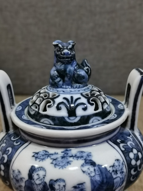 古玩陶瓷【精致朝天耳爐】民國(guó)創(chuàng)匯青花狻猊鏤空朝天耳爐拍賣,當(dāng)前價(jià)格990元