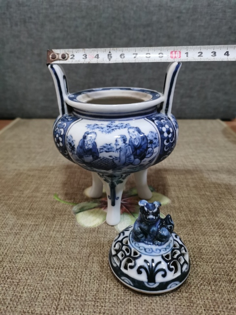 古玩陶瓷【精致朝天耳爐】民國(guó)創(chuàng)匯青花狻猊鏤空朝天耳爐拍賣,當(dāng)前價(jià)格990元