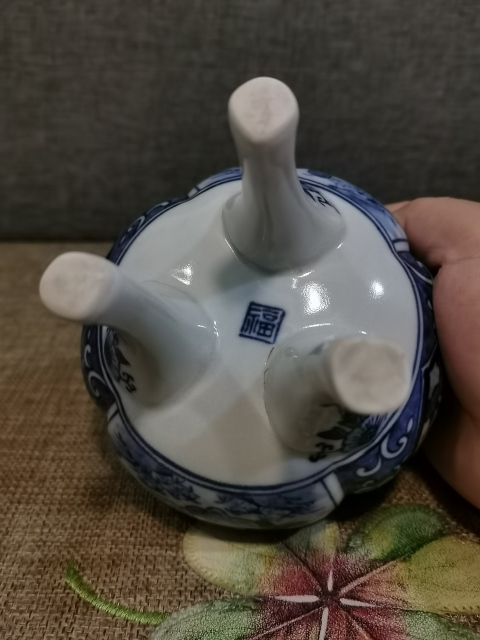 古玩陶瓷【精致朝天耳爐】民國(guó)創(chuàng)匯青花狻猊鏤空朝天耳爐拍賣,當(dāng)前價(jià)格990元