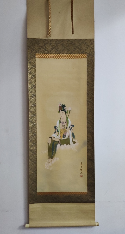 古玩字畫創(chuàng)匯時(shí)期絹本持蓮觀音手工原裱立軸拍賣,當(dāng)前價(jià)格998元