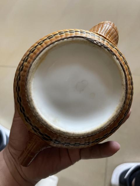 古玩陶瓷文革時(shí)期精工竹絲扣壺拍賣，當(dāng)前價(jià)格1200元