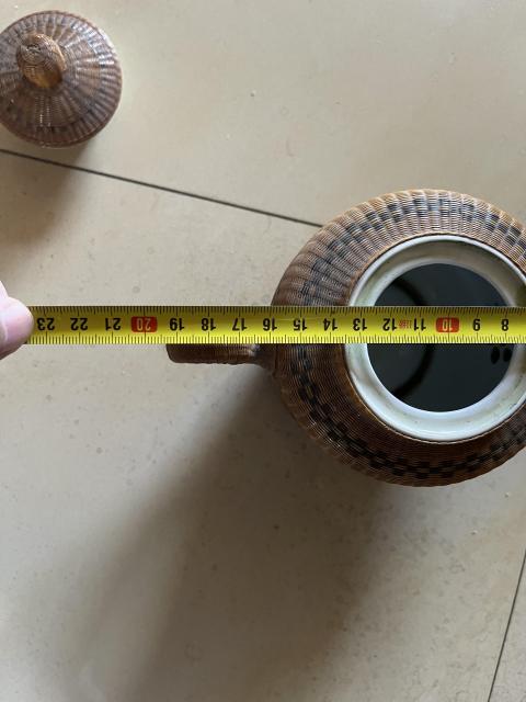 古玩陶瓷文革時(shí)期精工竹絲扣壺拍賣，當(dāng)前價(jià)格1200元