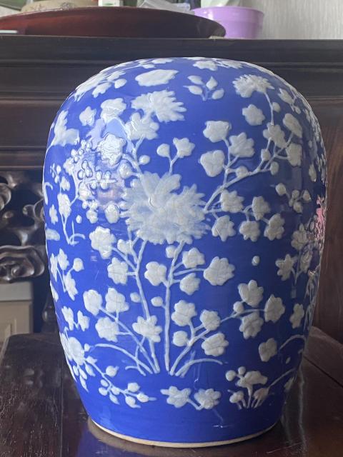 古玩陶瓷藍釉堆白花卉紋冬瓜罐拍賣，當前價格1200元