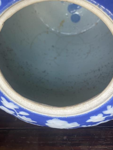 古玩陶瓷藍釉堆白花卉紋冬瓜罐拍賣，當前價格1200元