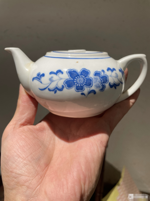 古玩陶瓷醴陵群力瓷廠花卉紋青花執壺拍賣，當前價格158元