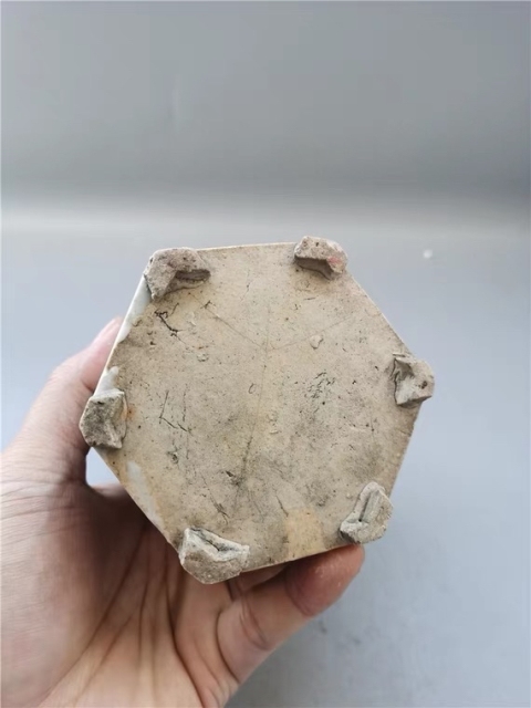 古玩陶瓷粉彩六方筆筒拍賣，當前價格1440元